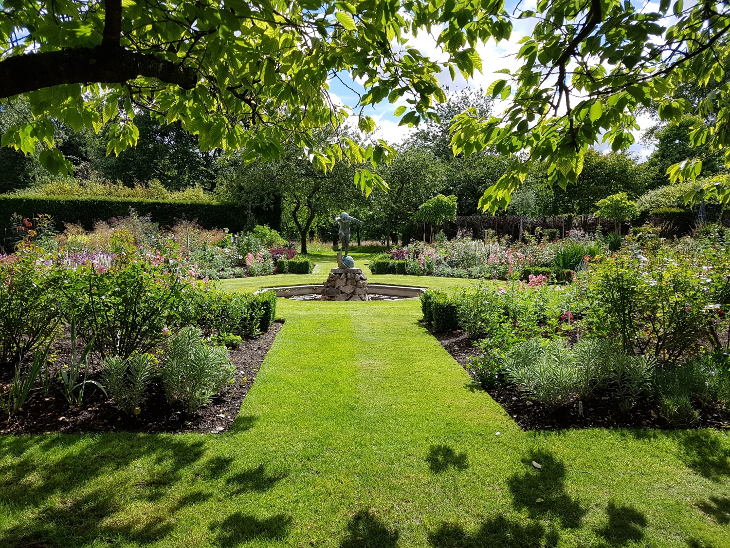 Rooksnest, Lambourn Woodlands, Berkshire, RG17 7SB National Garden Scheme